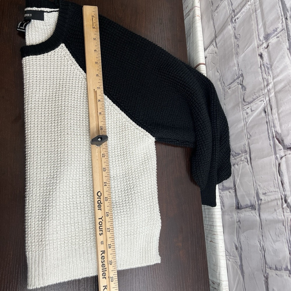 Forever 21 Women's Teen Waffle Knit Short Sweater Size M Black Cream Round Neck - Picture 7 of 9